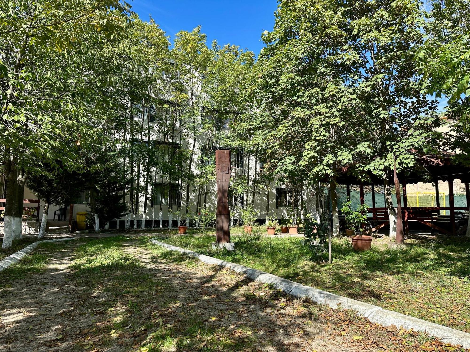 Hostel Horia Plopeni 外观 照片