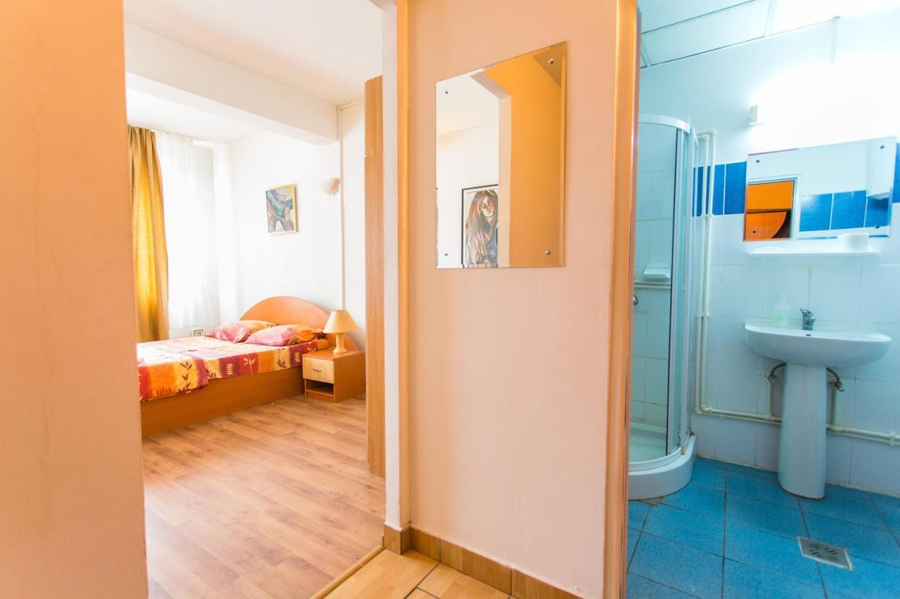 Hostel Horia Plopeni 外观 照片
