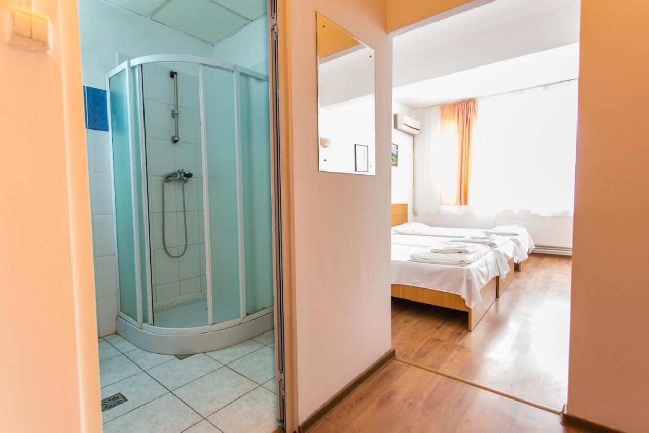 Hostel Horia Plopeni 外观 照片