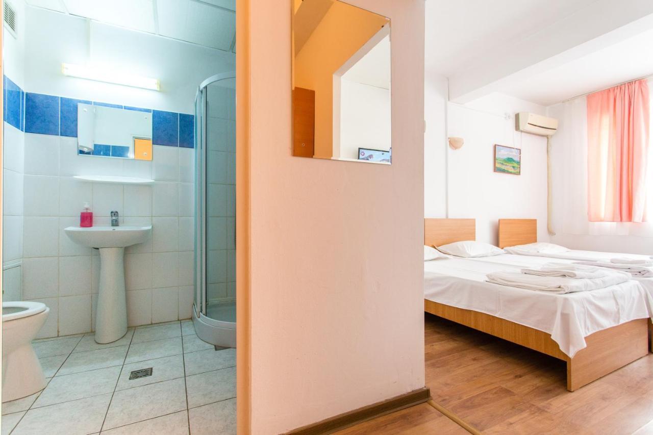 Hostel Horia Plopeni 外观 照片