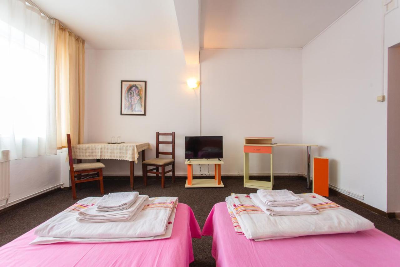 Hostel Horia Plopeni 外观 照片