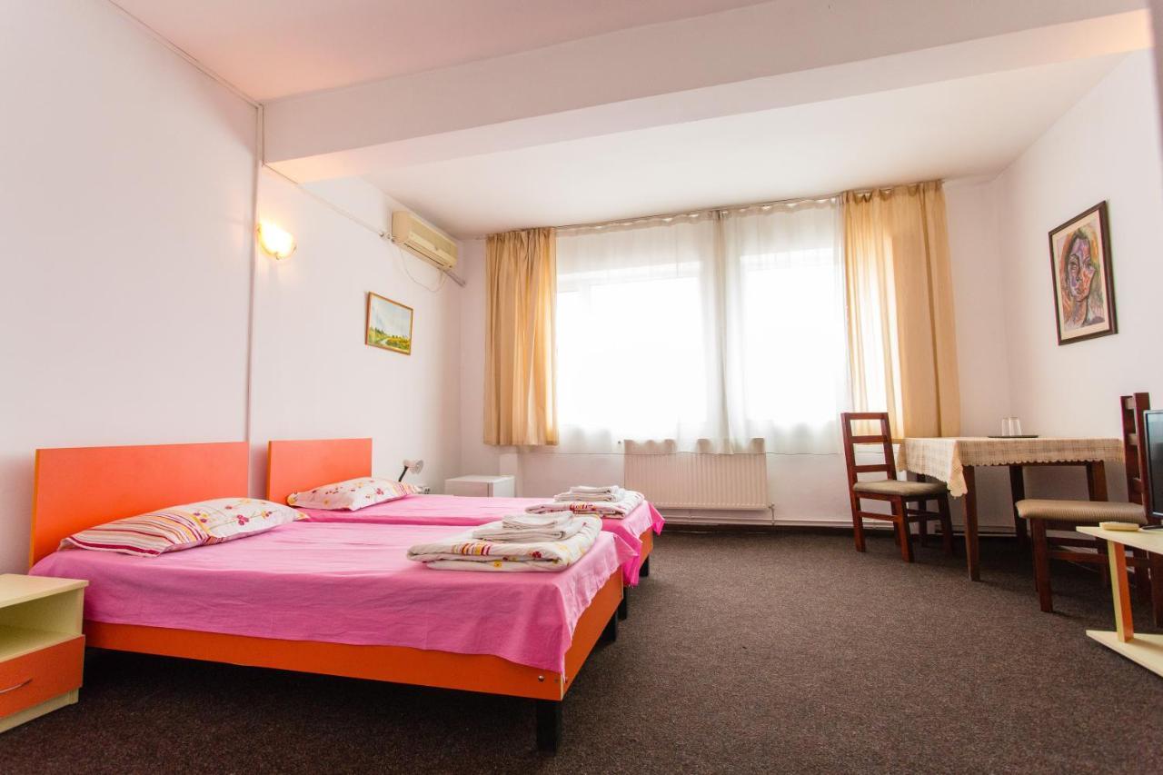 Hostel Horia Plopeni 外观 照片