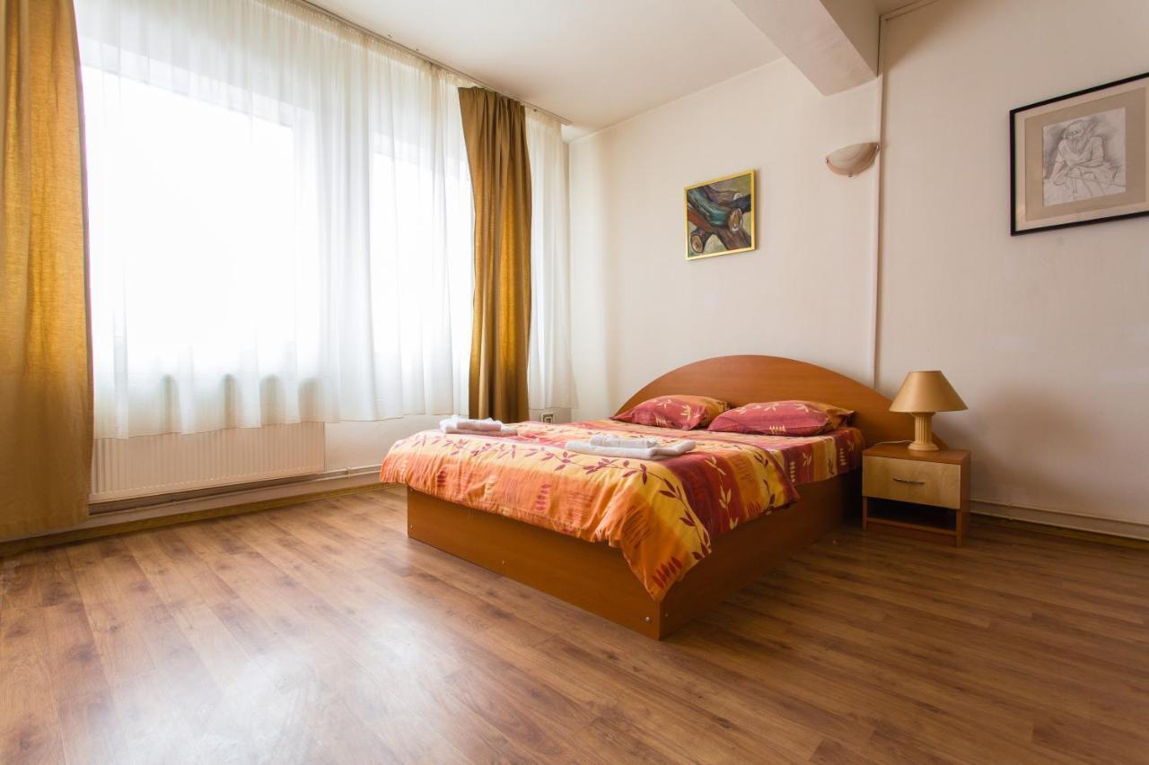 Hostel Horia Plopeni 外观 照片