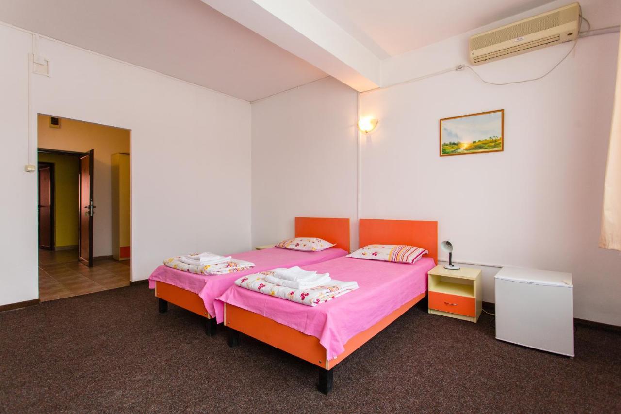 Hostel Horia Plopeni 外观 照片