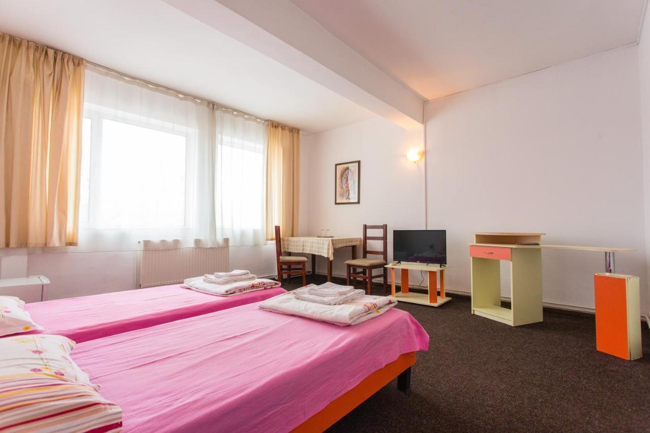 Hostel Horia Plopeni 外观 照片
